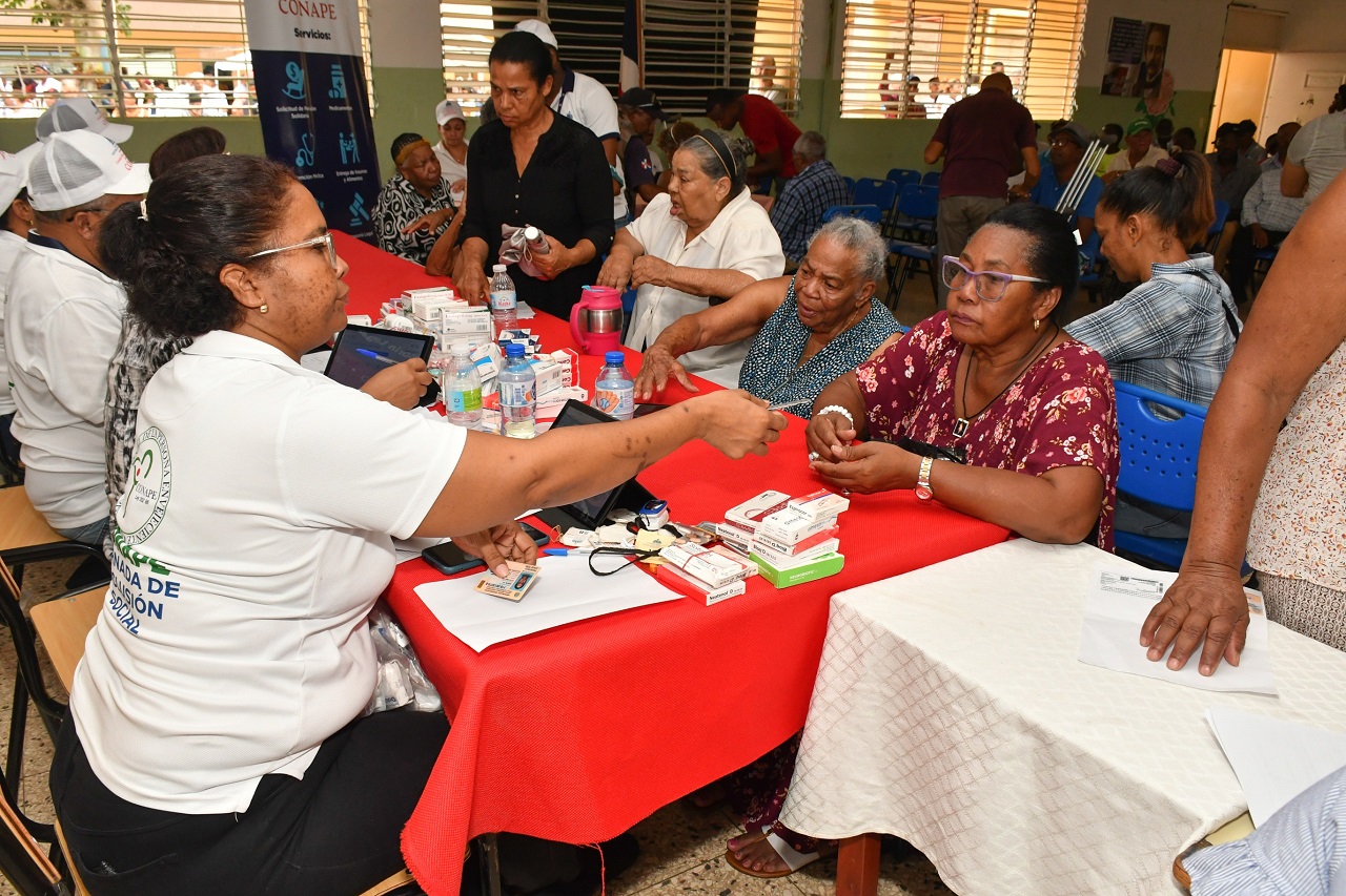 Más de 9 mil hogares donde pernoctan adultos mayores son beneficiados por el CONAPE con asistencia en salud, legal, económica y otros servicios sociales