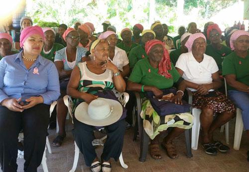 Imparten charla sobre  prevención  cáncer de mama a señoras de la tercera edad.